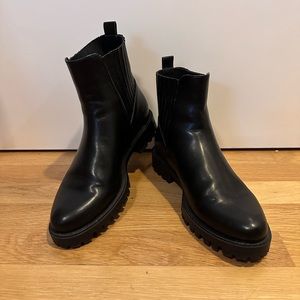 Chelsea boots with elastic side